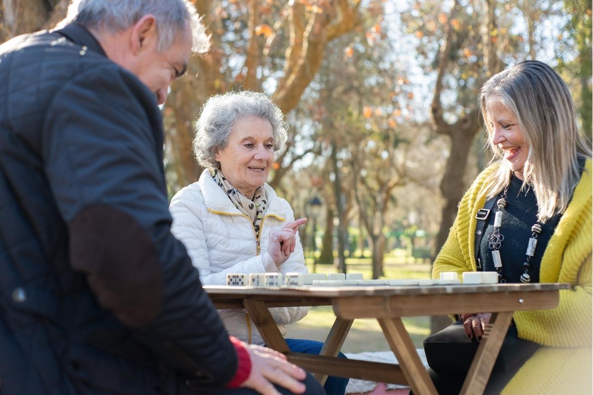 Exercício físico na terceira idade: benefícios do corpo à mente, quiz de  perguntas para idosos